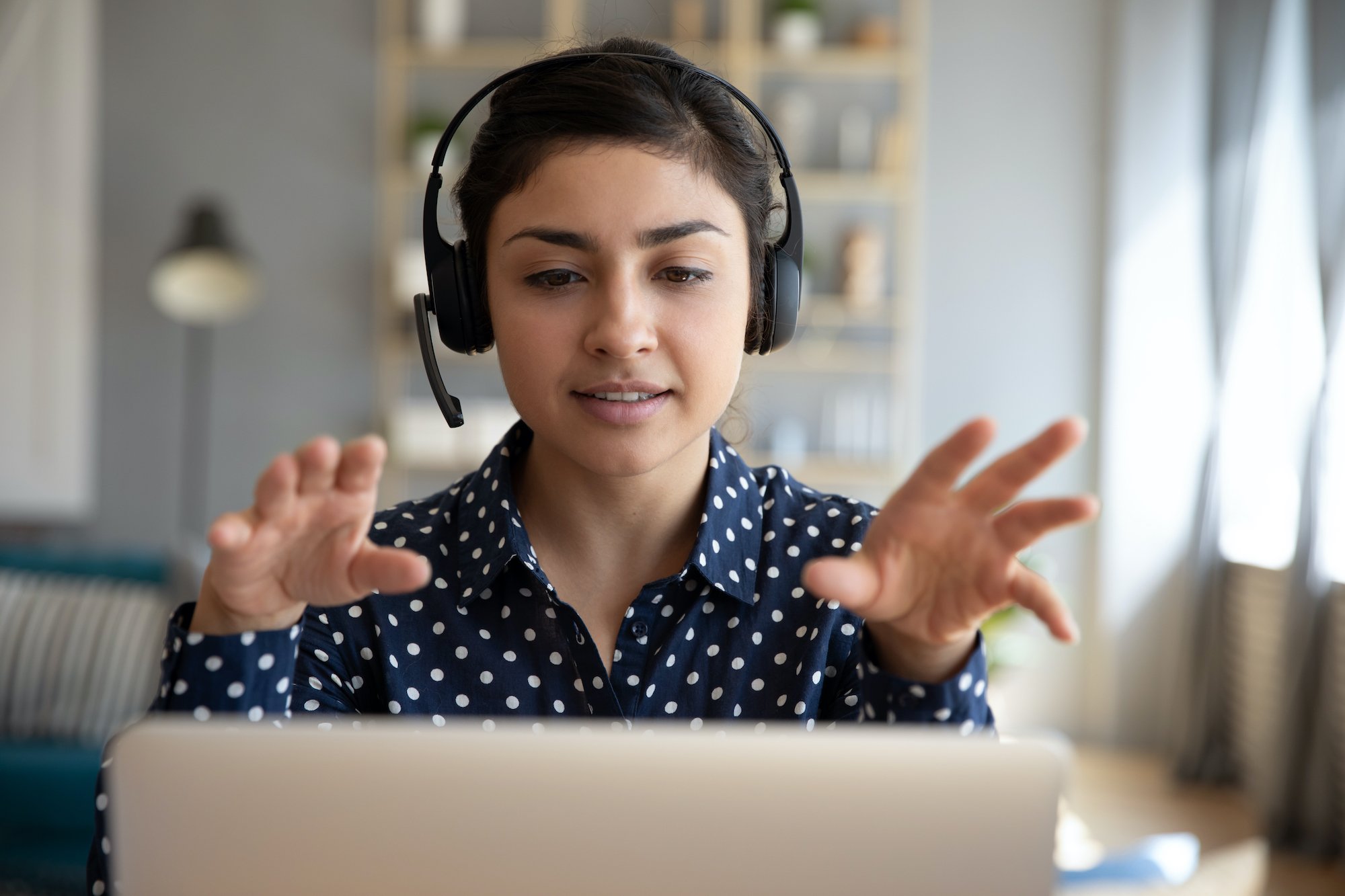 Tipps zur Durchführung von virtuellen Konferenzen und Online Meetings © Shutterstock, fizkes Tipps zur Durchführung von virtuellen Konferenzen und Online Meetings